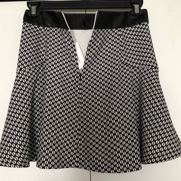 Banana Republic Mini Flared Skirt size 4 New With Tags Faux leather trim - Picture 10 of 13